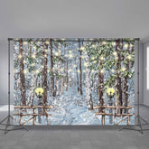 Aperturee - Streifenlichter verschneiter Wald Winterszene Hintergrund